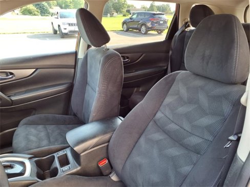 Used 2016 Nissan Rogue SV image 13