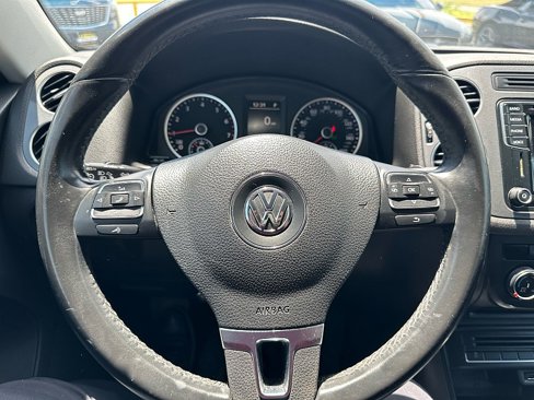 Used 2017 Volkswagen Tiguan S image 12