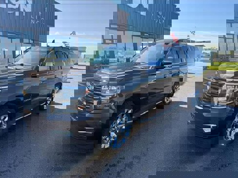 Used 2018 Chevrolet Suburban Premier image 9