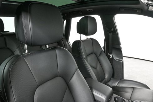 Certified 2025 Porsche Macan image 25