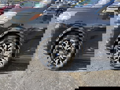 Used 2020 Ford Escape Titanium image 9