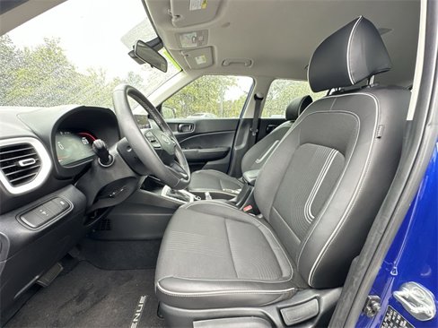 Used 2024 Hyundai Venue Limited image 11