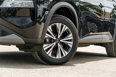 Used 2023 Nissan Rogue SV image 4