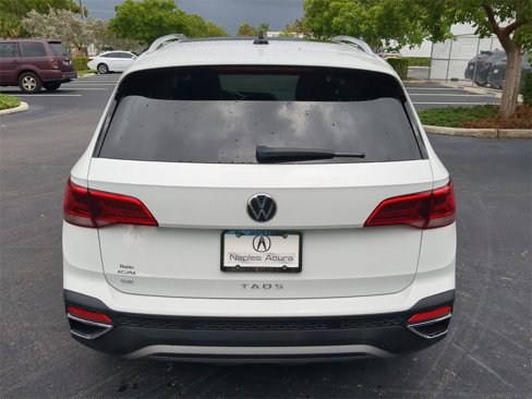 Used 2024 Volkswagen Taos SE w/ Panoramic Sunroof Package image 5
