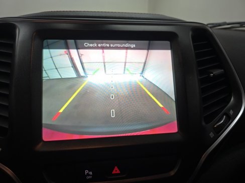 Used 2019 Jeep Cherokee Trailhawk w/ Cold Weather Group image 30