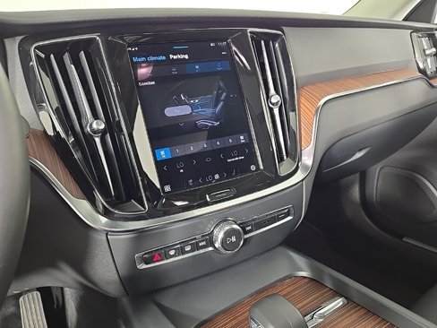 Certified 2025 Volvo S60 B5 Plus image 22