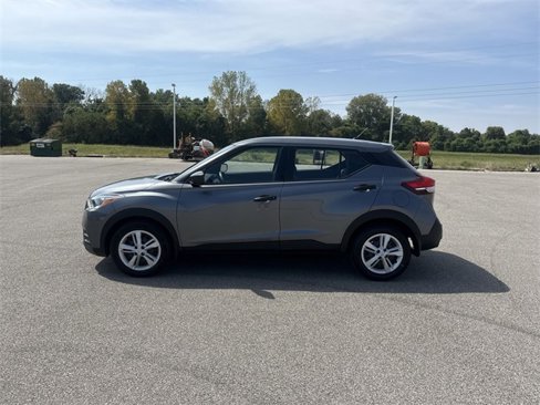 Used 2020 Nissan Kicks S image 10