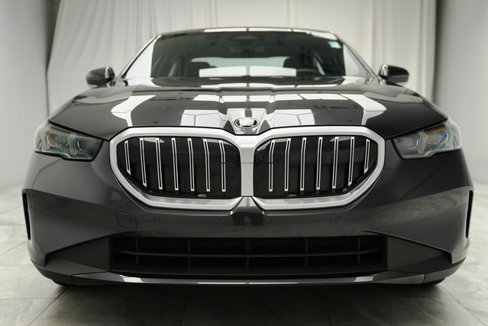 Used 2024 BMW 530i xDrive w/ Premium Package image 5