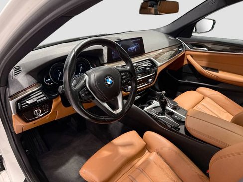 Used 2019 BMW 530i xDrive w/ Convenience Package image 9