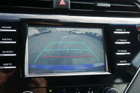 Used 2018 Toyota Camry LE image 3