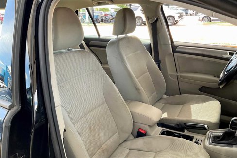 Used 2017 Volkswagen Golf S image 9