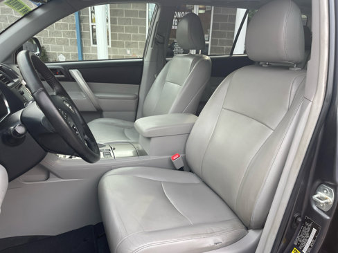 Used 2013 Toyota Highlander 4WD V6 image 14