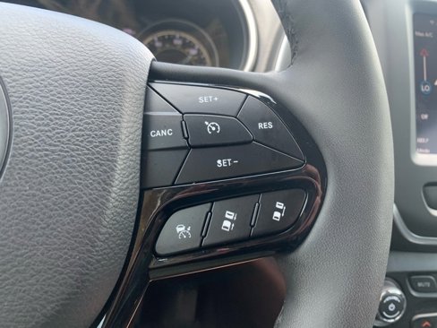 Used 2023 Jeep Cherokee Altitude Lux w/ Lux Elite Package image 13