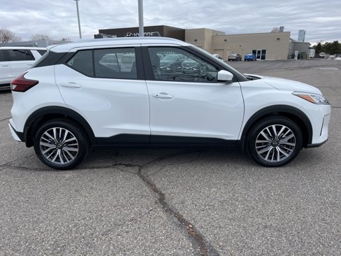 New 2024 Nissan Kicks SV w/ Interior Electronics Package image 8
