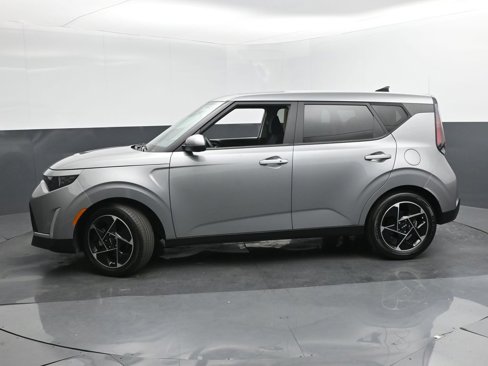 Used 2023 Kia Soul EX image 2