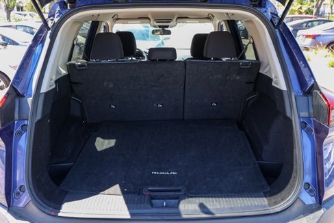Used 2023 Nissan Rogue SV image 16