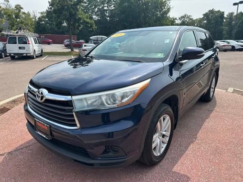Used 2015 Toyota Highlander LE image 1