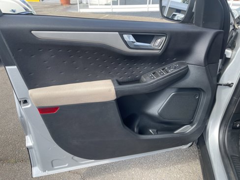 Used 2020 Ford Escape SE image 17