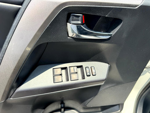 Used 2018 Toyota RAV4 XLE image 12