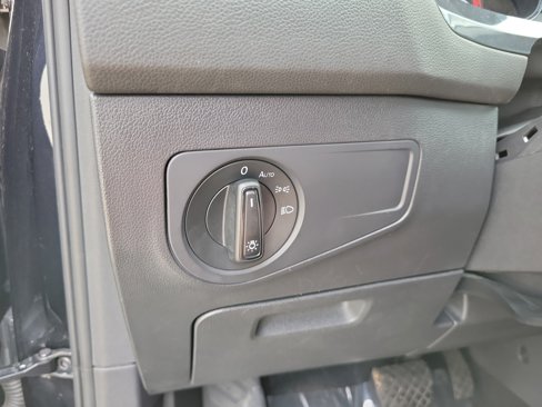 Used 2021 Volkswagen Tiguan S image 32