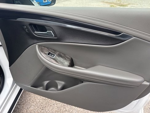 Used 2015 Chevrolet Impala LT image 12