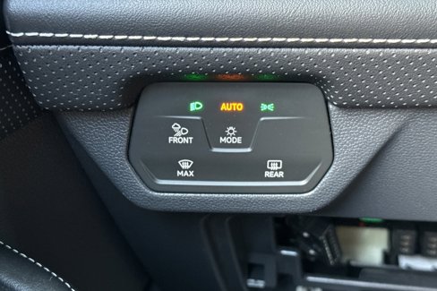 Used 2024 Volkswagen Atlas SE image 43
