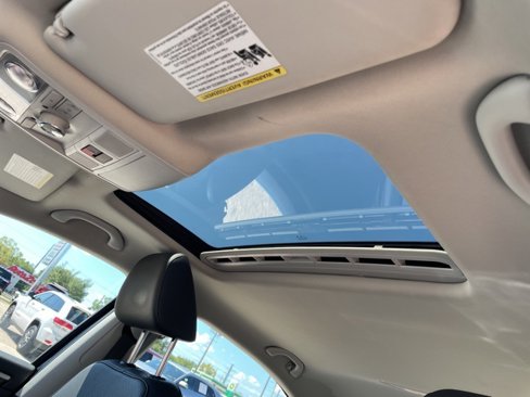 Used 2018 Volkswagen Passat 2.0T SE image 2