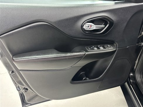 Used 2022 Jeep Cherokee Trailhawk image 17