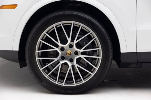 Used 2022 Porsche Cayenne Platinum Edition image 8