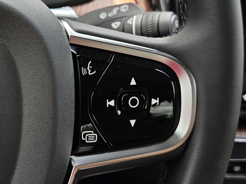 New 2025 Volvo XC60 B5 Ultra w/ Protection Package Premier image 16