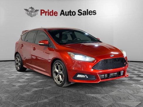 Used 2018 Ford Focus ST image 3