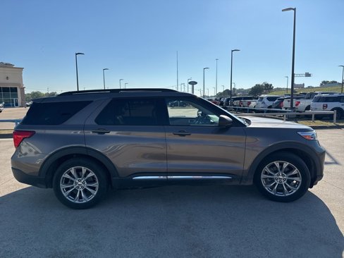 Used 2021 Ford Explorer XLT w/ Equipment Group 202A image 17