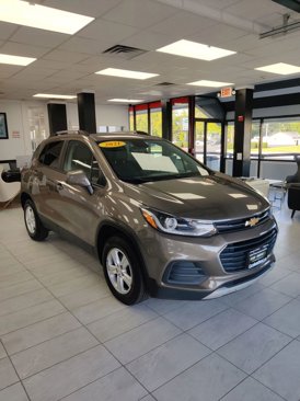Used 2021 Chevrolet Trax LT w/ LT Convenience Package image 1