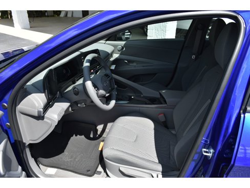 New 2025 Hyundai Elantra SE image 9