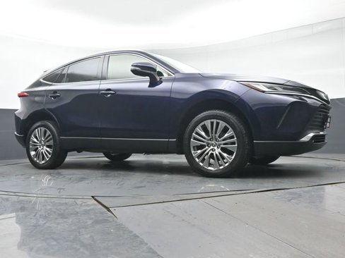 Certified 2022 Toyota Venza XLE image 40