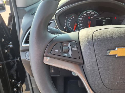 Used 2022 Chevrolet Trax LT w/ LT Convenience Package image 12