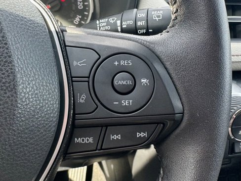 Used 2021 Toyota RAV4 XLE Premium image 27