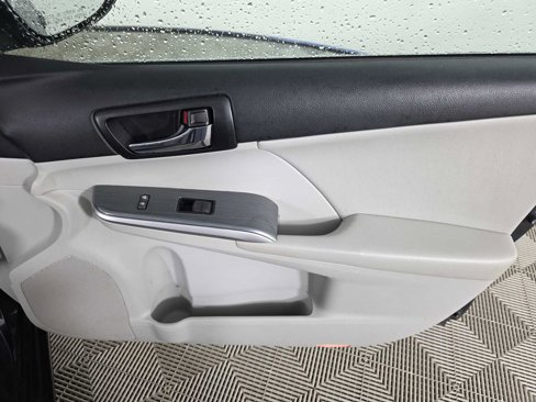Used 2014 Toyota Camry XLE image 31
