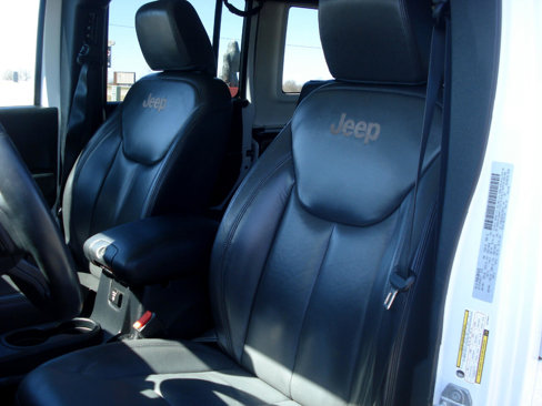 Used 2016 Jeep Wrangler Unlimited Sahara w/ Connectivity Group image 15