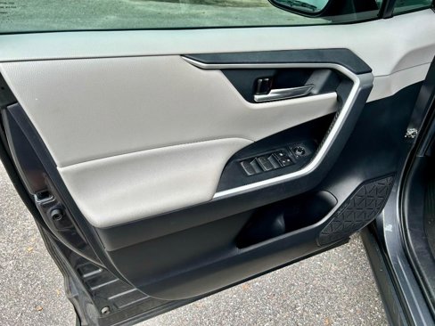 Used 2020 Toyota RAV4 XLE image 13