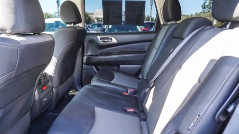 Used 2020 Nissan Pathfinder SV image 18