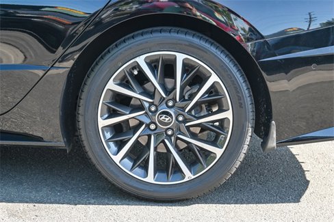 Certified 2022 Hyundai Sonata Limited w/ Preferred Accessory Package image 9