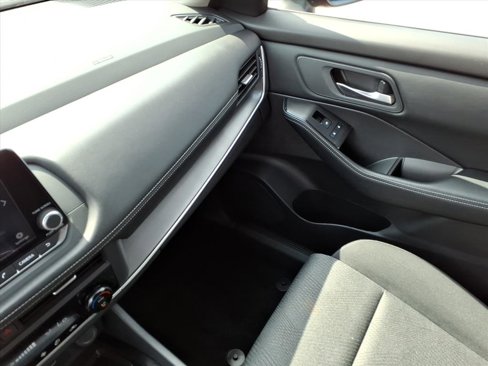 Used 2025 Nissan Rogue SV image 16