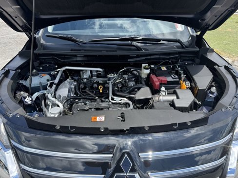 New 2025 Mitsubishi Outlander SE image 36