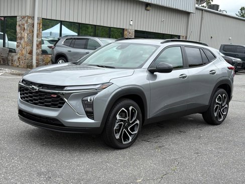 New 2025 Chevrolet Trax RS w/ Sunroof Package image 2