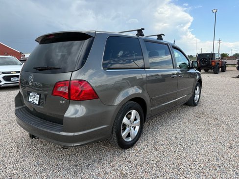 Used 2010 Volkswagen Routan SE image 7
