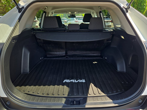 Used 2022 Toyota RAV4 LE image 27