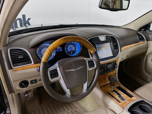 Used 2013 Chrysler 300 C image 9