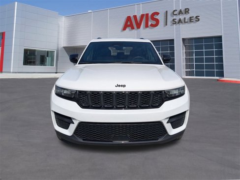 Used 2024 Jeep Grand Cherokee Altitude image 10