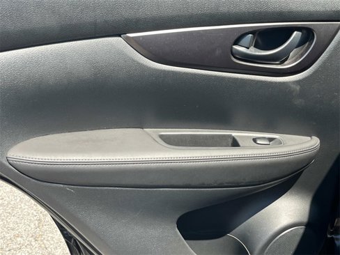 Used 2021 Nissan Rogue Sport S image 14